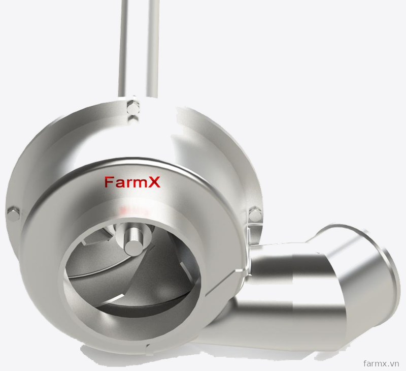Bơm sục khí FarmX kiểu đặt chìm, thấy thân bơm inox, trục nghiêng và chân vịt có lồng bảo vệ